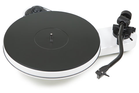 Pro-Ject RPM 3 Carbon recordplayer with carbon tonearm and Ortofon 2M-Silver cartridge, white high gloss