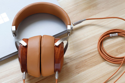 Sivga SV021 Robin headphones - Brown lifestyle