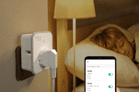 Strong All in one Smart Plug and mobile charger(1 x schuko x 2 USB-A) - Lifestyle