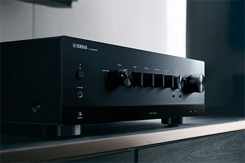 Yamaha R-N1000A stereo amplifier, detail