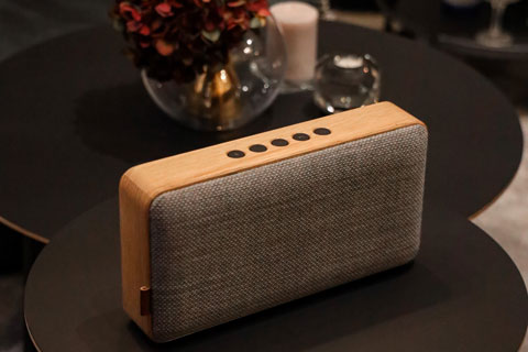 SACKit Move Wood bluetooth speaker natural oak lifestyle