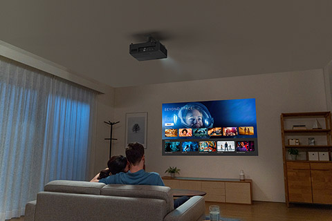 Optoma UHZ2700 4K UHD projektor- lifestyle, Svart