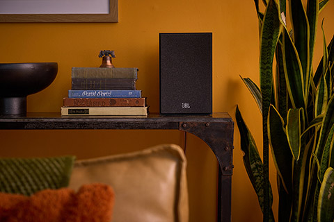 JBL 240B Stage 2 Reol højttaler - Lifestyle