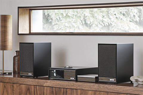 R-CD100 CD-Player - Lifestyle