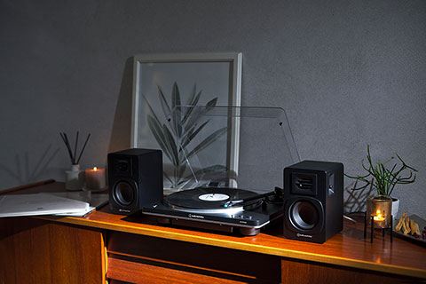 AT-LP70XBT fully automatic turntable  - Lifestyle