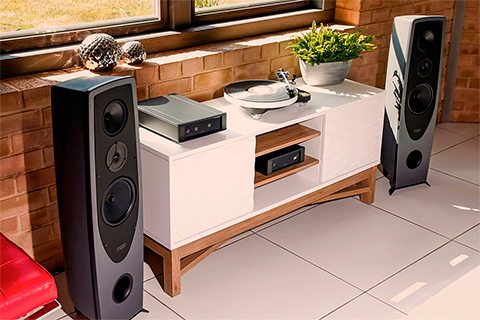Rega Aya floor loudspeaker - Lifestyle