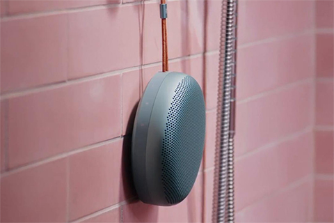 B&O Beosound A1 3rd Gen speaker - Green Eucalyptus - Lifestyle