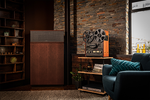 Klipsch Heritage Klipschorn AK7 Speaker - Lifestyle