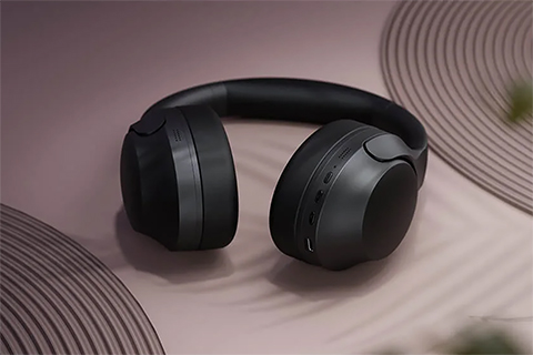 Happy Plugs Play Pro Wireless ANC Over-Ear - Lifestyle