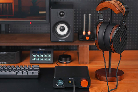 Fosi Audio ZH3 Headphone Amp (DAC) - Lifestyle