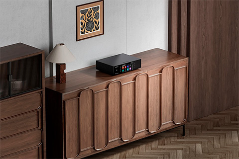 Eversolo T8 Streaming Transport - Lifestyle