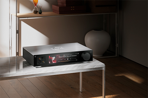 HiFi Rose Rose RS451 Streamer with Headphone Amplifier - Lifestyle