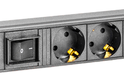 Power plug, power switch, outlets (15xCEE 7/3)