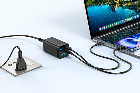eSTUFF 4-port USB-A / USB-C Charger (2x USB-C, 2x USB-A) - Lifestyle