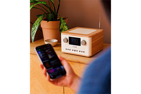 Pure Classic C-D4 FM/DAB+/ BT Radio with CD player - White - Lifestyle