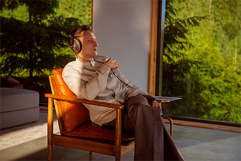 Meze Audio 105 Silva Hifi Headphones - Lifestyle