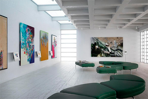 Vogels PTS 1244 TabLock Tablet table mount for Samsung Galaxy Tab S6 Lite - lifestyle