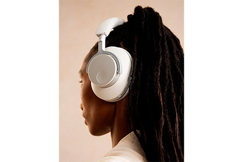 Cambridge Audio Melomania P100SE Over-Ear Headphones (ANC) - White - Lifestyle