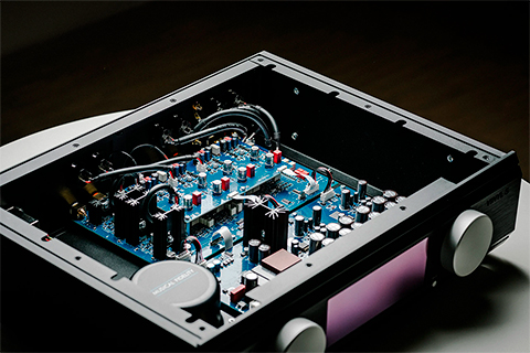 Musical Fidelity Nuvista Vinyl S RIAA Amplifier (MM) - Black - Lifestyle