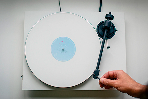 Pro-Ject E1.2 Recordplayer Pick it MM E - White - Lifestyle