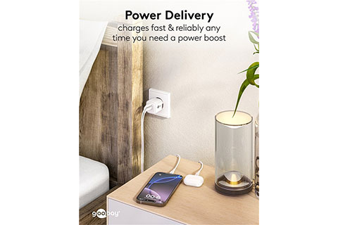 USB-C / USB-A charger (20W PD) - Lifestyle