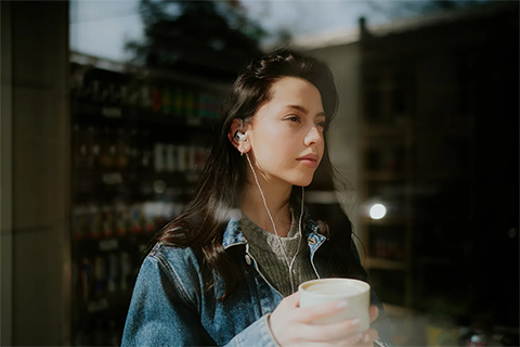 Meze Audio Alba In-Ear Earphones - Lifestyle