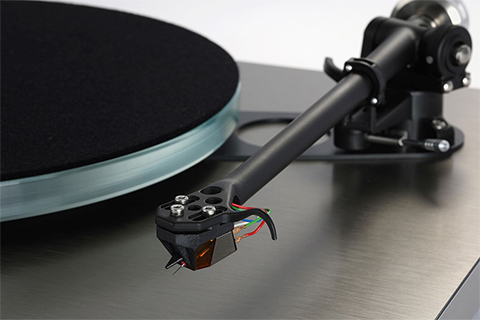 Rega Planar 6 RS Edition turntable - Lifestyle