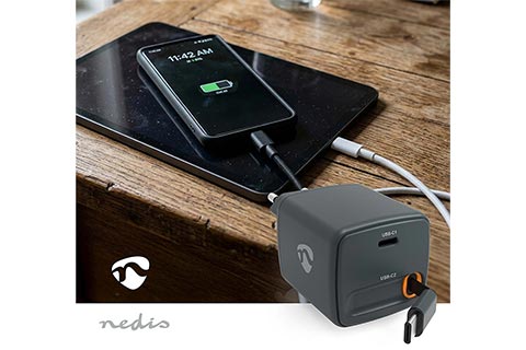 USB-C charger for laptops (65W) - Lifestyle