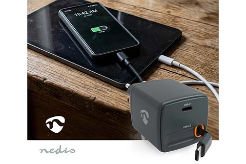 USB-C charger (30W) - Lifestyle