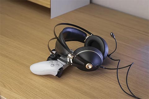 Meze Audio Boom Mic - Lifestyle