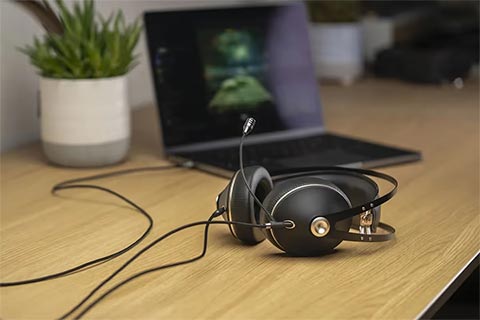 Meze Audio Boom Mic - Lifestyle