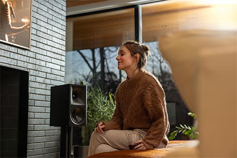 Klipsch The Nines II Powered monitor - Black - Lifestyle