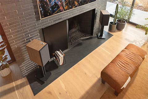 Klipsch The Nines II Powered monitor - Walnut - Lifestyle