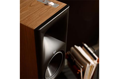 Klipsch The Nines II Powered monitor - Walnut - Lifestyle