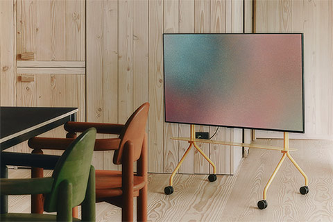 Pedestal Moon Rollin´ TV stand with wheels - Lifestyle