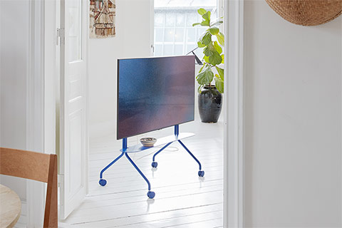 Pedestal Moon Rollin´ TV stand with wheels - Lifestyle