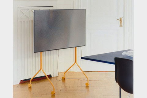Pedestal Moon Rollin´ Tall TV stand with wheels - Lifestyle