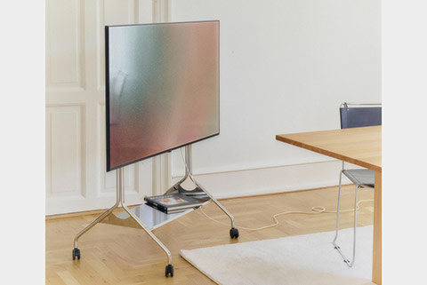 Pedestal Moon Rollin´ Tall TV stand with wheels - Lifestyle