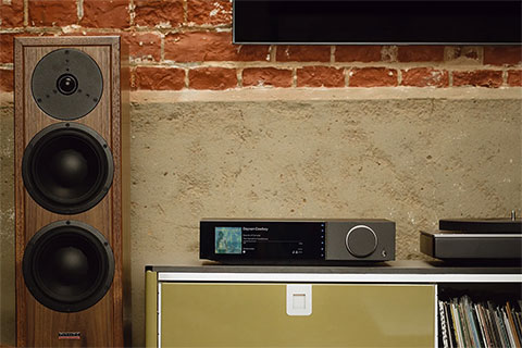 Cambridge Audio EVO 300 stereo streaming amplifier (2x 300W, 8 Ohm) - Lifestyle