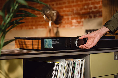 Cambridge Audio EVO 300 stereo streaming amplifier (2x 300W, 8 Ohm) - Lifestyle