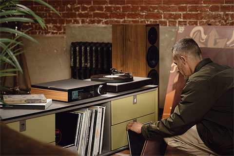 Cambridge Audio EVO 300 stereo streaming amplifier (2x 300W, 8 Ohm) - Lifestyle