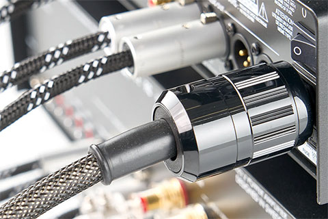 Inakustik AC-404 Micro AIR Basic power cable (Schuko CEE7/7 – C15) - Lifestyle