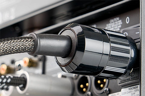 Inakustik AC-404 Micro AIR Basic power cable (Schuko CEE7/7 – C19) - Lifestyle