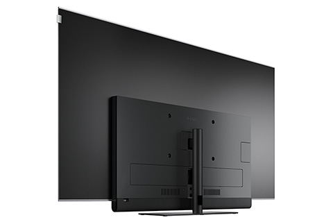 LOEWE Antares 4K OLED TV - Lifestyle