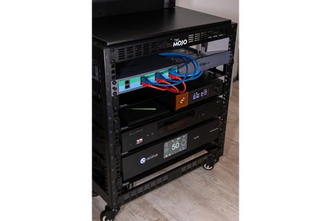 iFi Audio Silent Power LAN iPurifier Pro 4-In/4-Out - Lifestyle