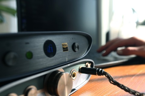 iFi Audio ZEN Air Blue 2 Bluetooth receiver (BT 5.4) - Lifestyle
