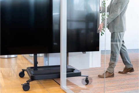 Vogels Rise 5308 Motorized floorstand movable monitor trolley (43-98, max. 120kg.) - Lifestyle