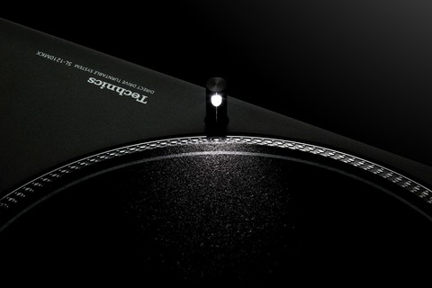 Technics SL-1210MKX Turntable - Lifestyle
