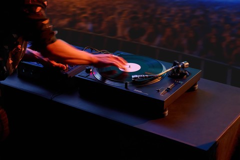 Technics SL-1210MKX Turntable - Lifestyle