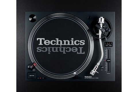 Technics SL-1210MKX Turntable - Lifestyle